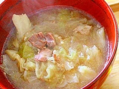 牛肉とキャベツの味噌スープ